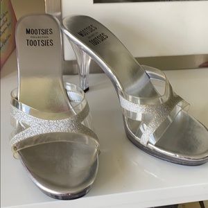 Stunning clear acrylic heels!